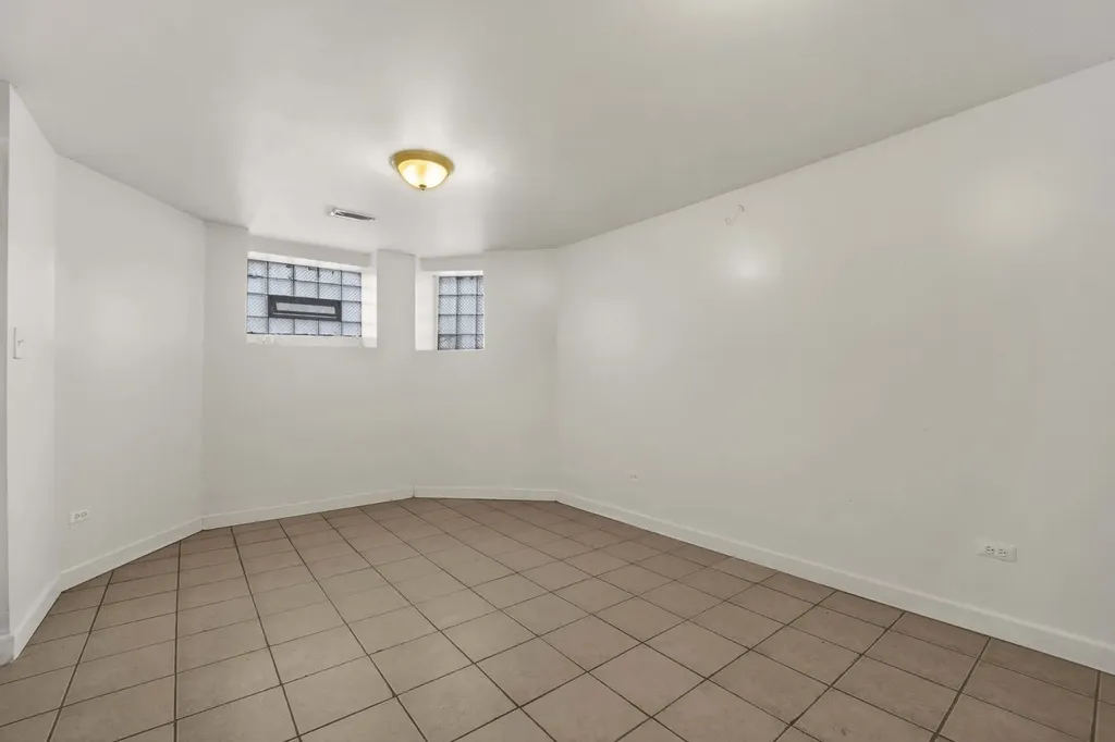 2714 West Lexington Street Chicago IL 60612