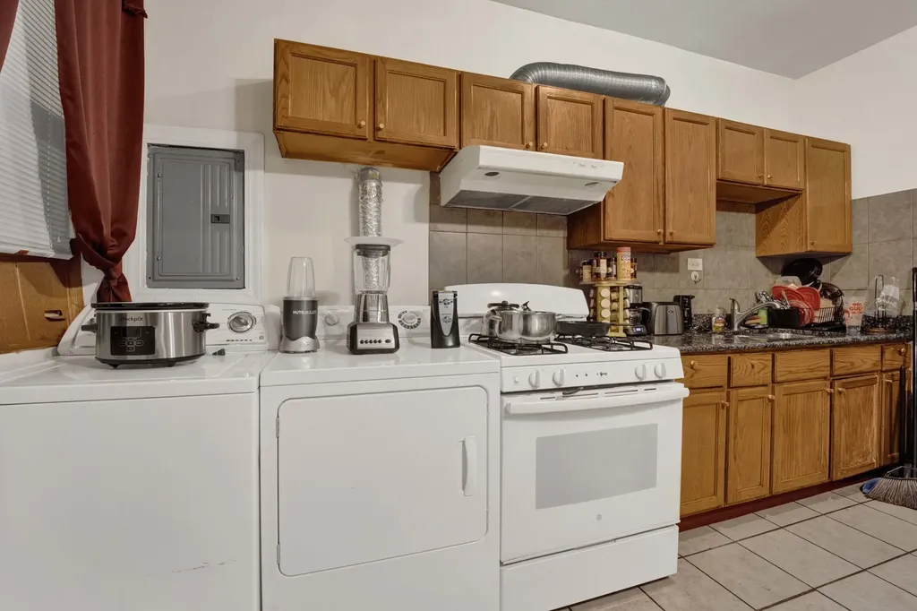 2714 West Lexington Street Chicago IL 60612