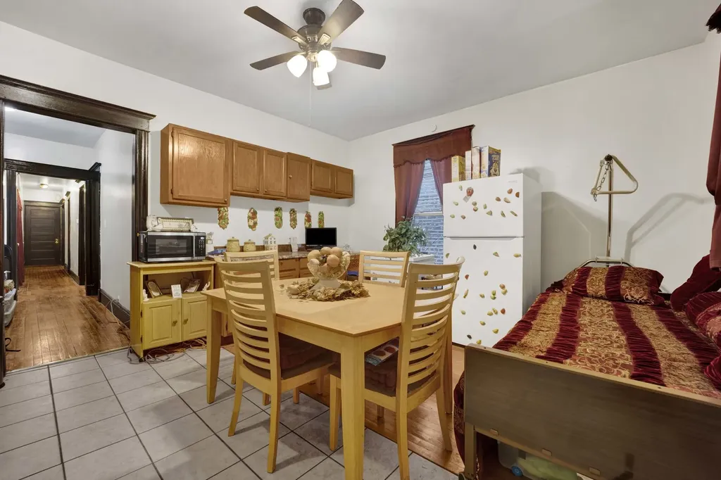 2714 West Lexington Street Chicago IL 60612