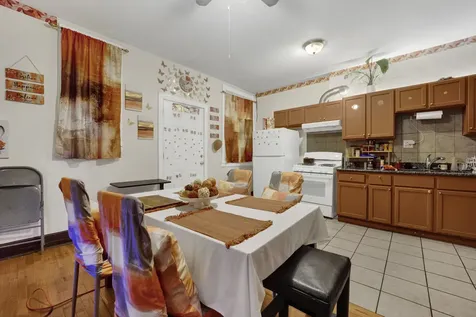 2714 West Lexington Street Chicago IL 60612