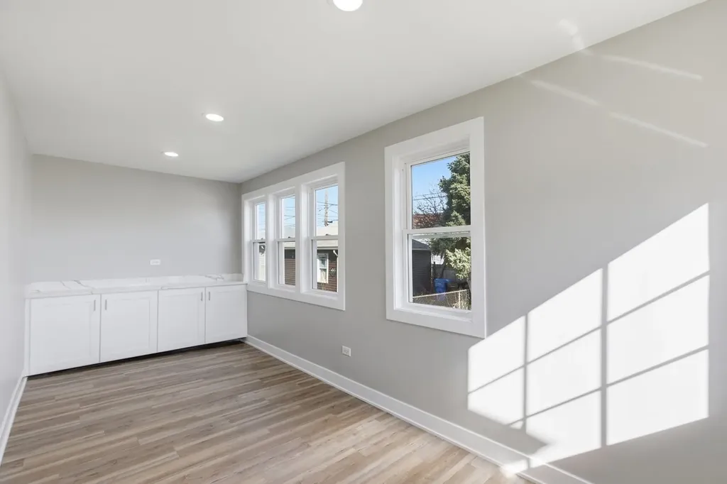 5020 West Fletcher Street Chicago IL 60641
