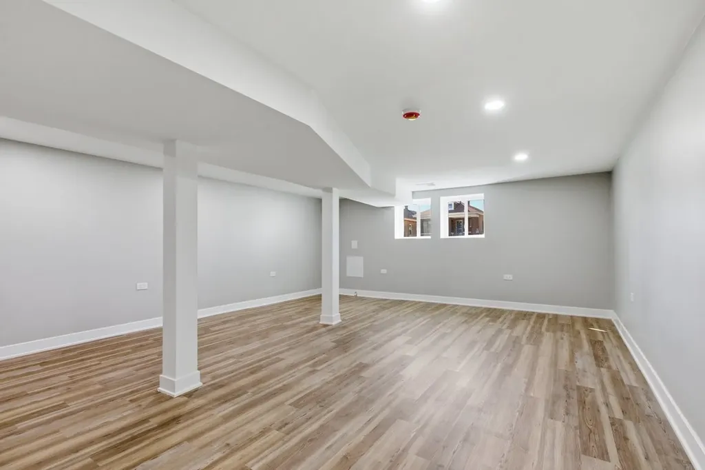 5020 West Fletcher Street Chicago IL 60641