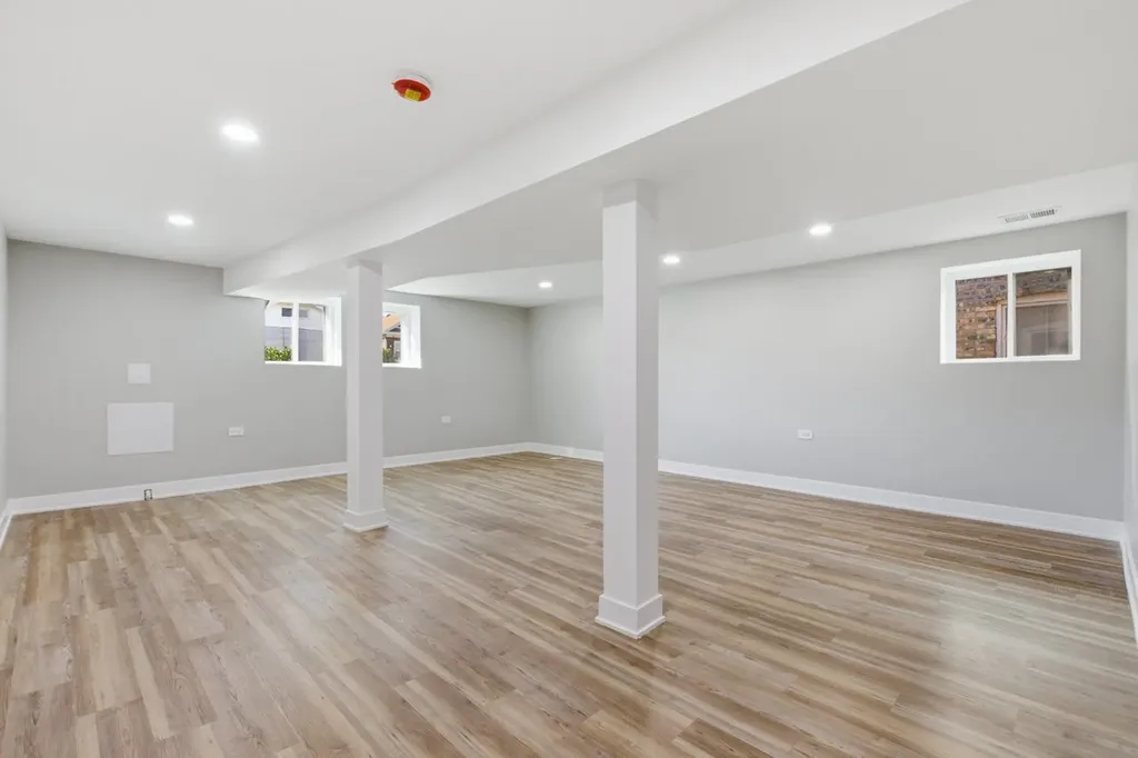 5020 West Fletcher Street Chicago IL 60641