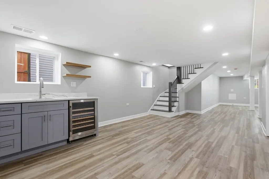 5020 West Fletcher Street Chicago IL 60641