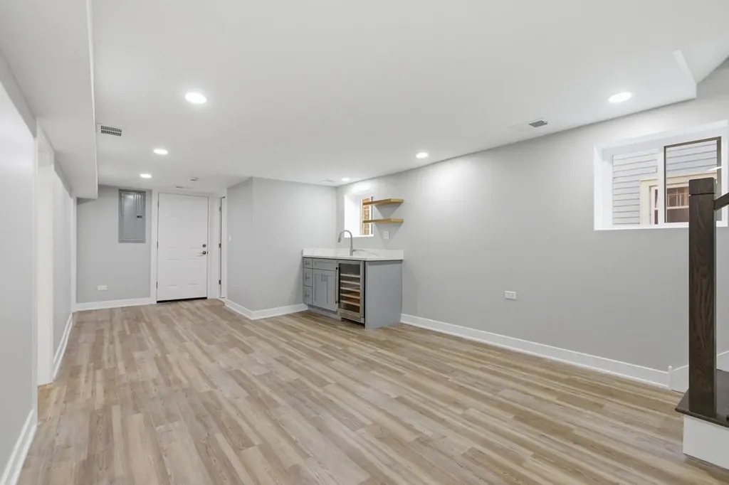 5020 West Fletcher Street Chicago IL 60641
