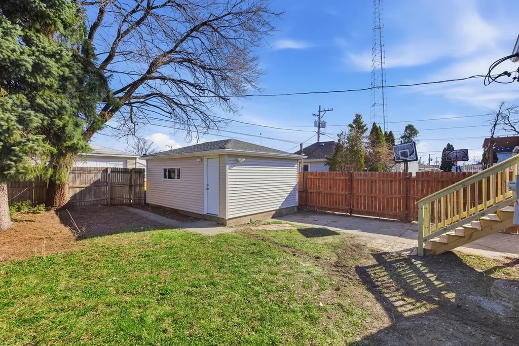 5020 West Fletcher Street Chicago IL 60641