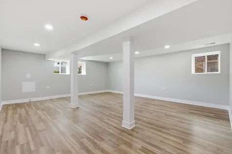 5020 West Fletcher Street Chicago IL 60641