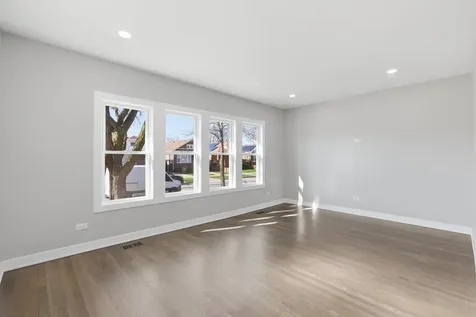 5020 West Fletcher Street Chicago IL 60641