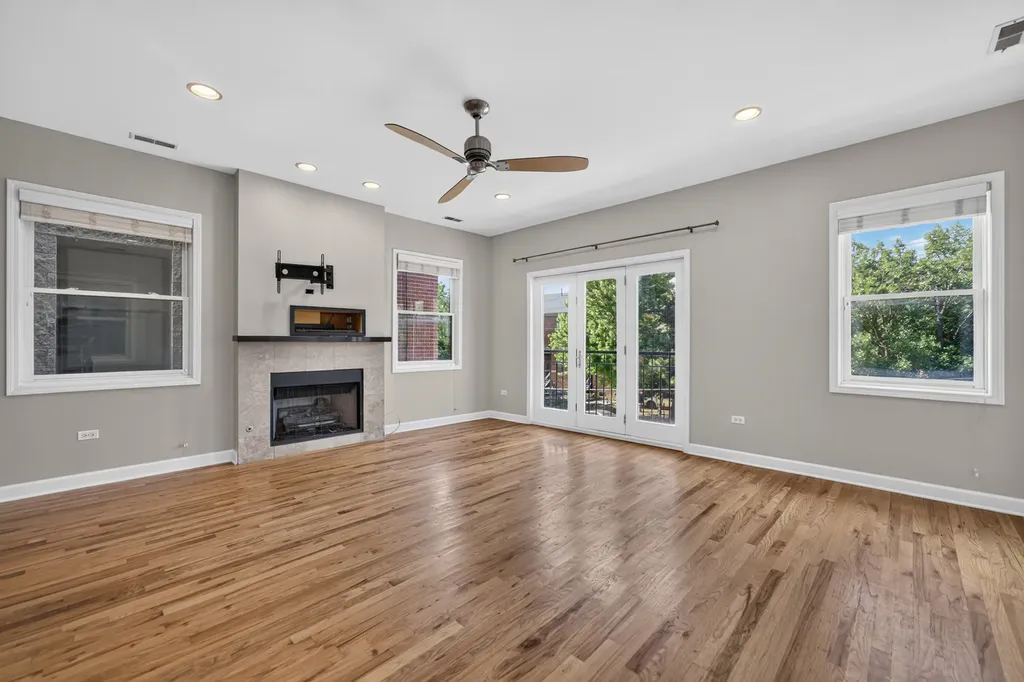 2633 West Belmont Avenue Chicago IL 60618