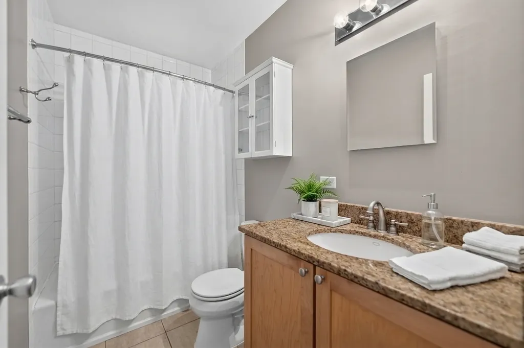 2633 West Belmont Avenue Chicago IL 60618