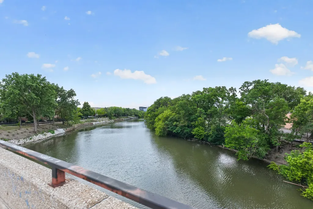 2633 West Belmont Avenue Chicago IL 60618