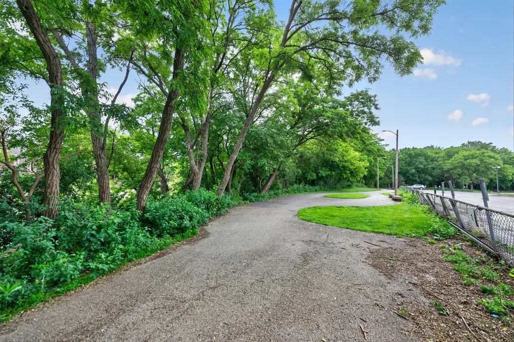 2633 West Belmont Avenue Chicago IL 60618