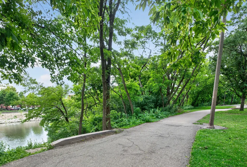 2633 West Belmont Avenue Chicago IL 60618