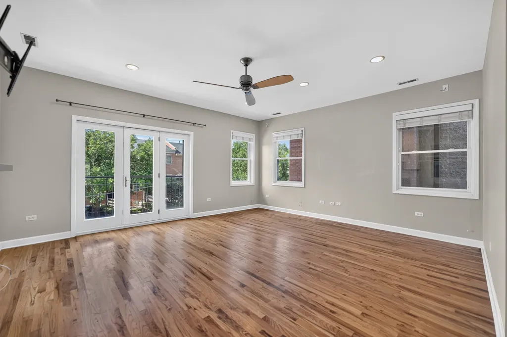 2633 West Belmont Avenue Chicago IL 60618