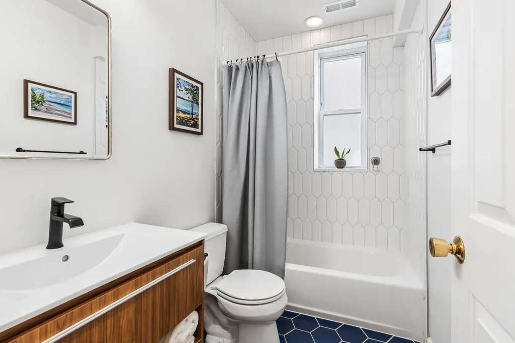 1428 West Olive Avenue Chicago IL 60660