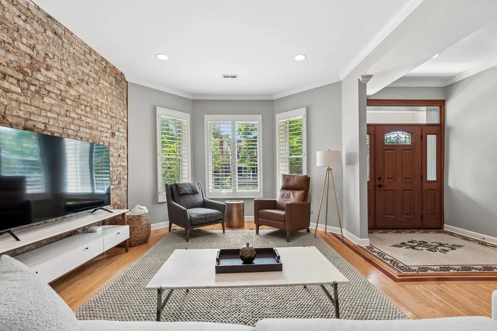 1428 West Olive Avenue Chicago IL 60660