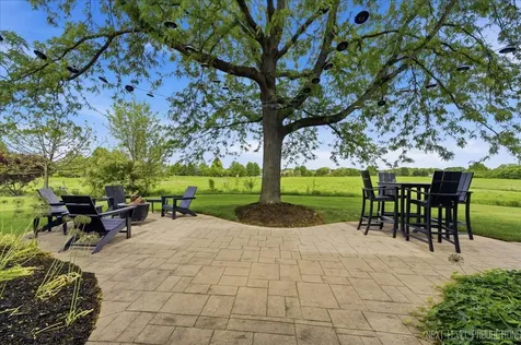 2460 Bird Lane Batavia IL 60510