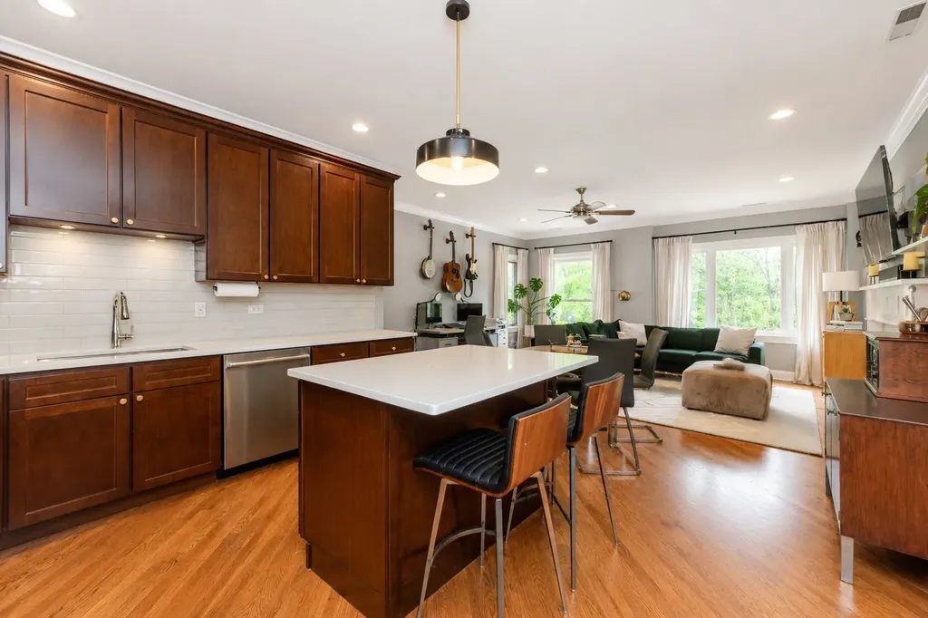 1517 West Adams Street Chicago IL 60607