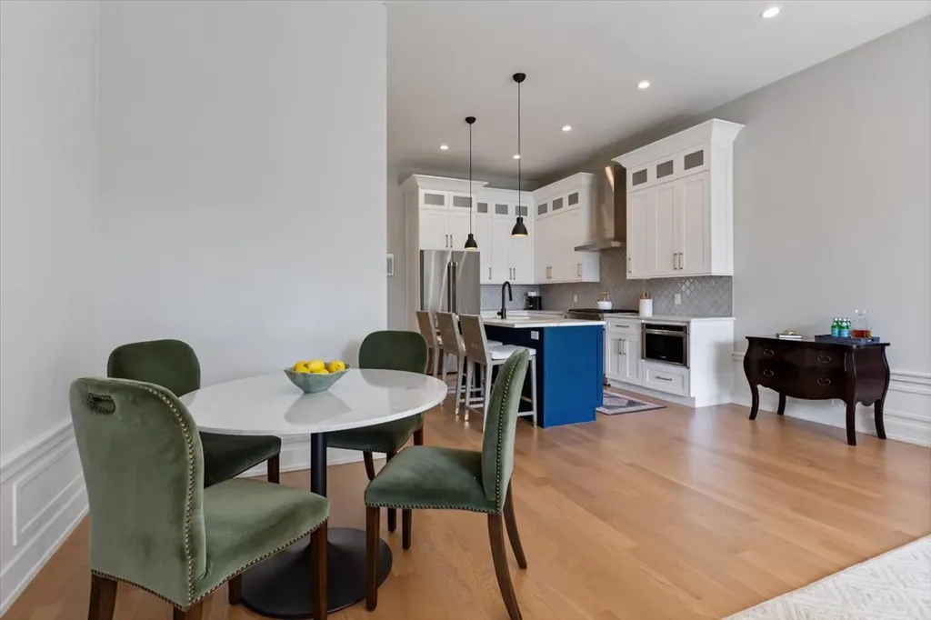 938 North Winchester Avenue Chicago IL 60622