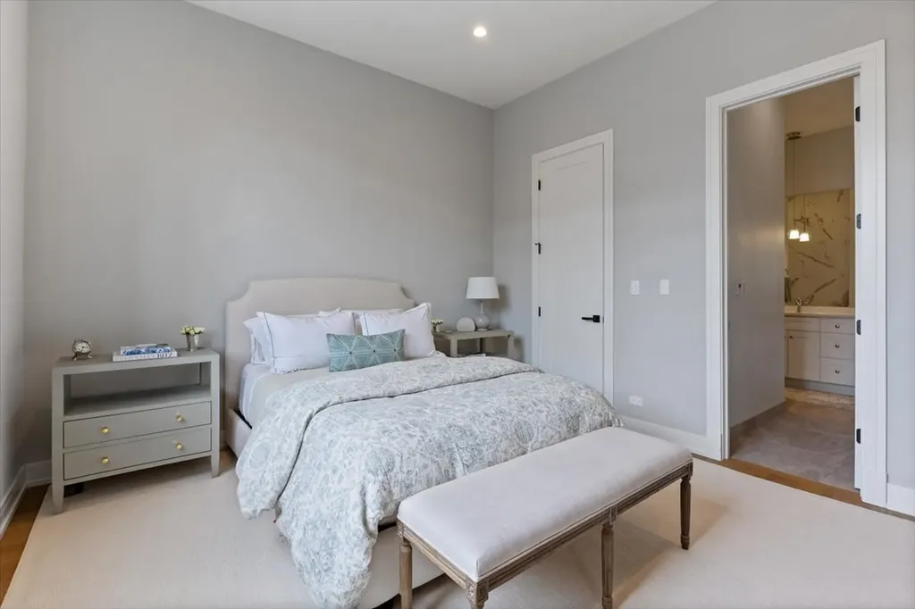 938 North Winchester Avenue Chicago IL 60622