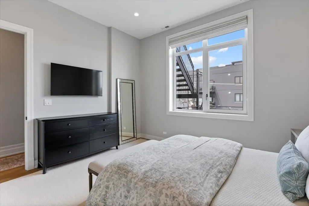 938 North Winchester Avenue Chicago IL 60622