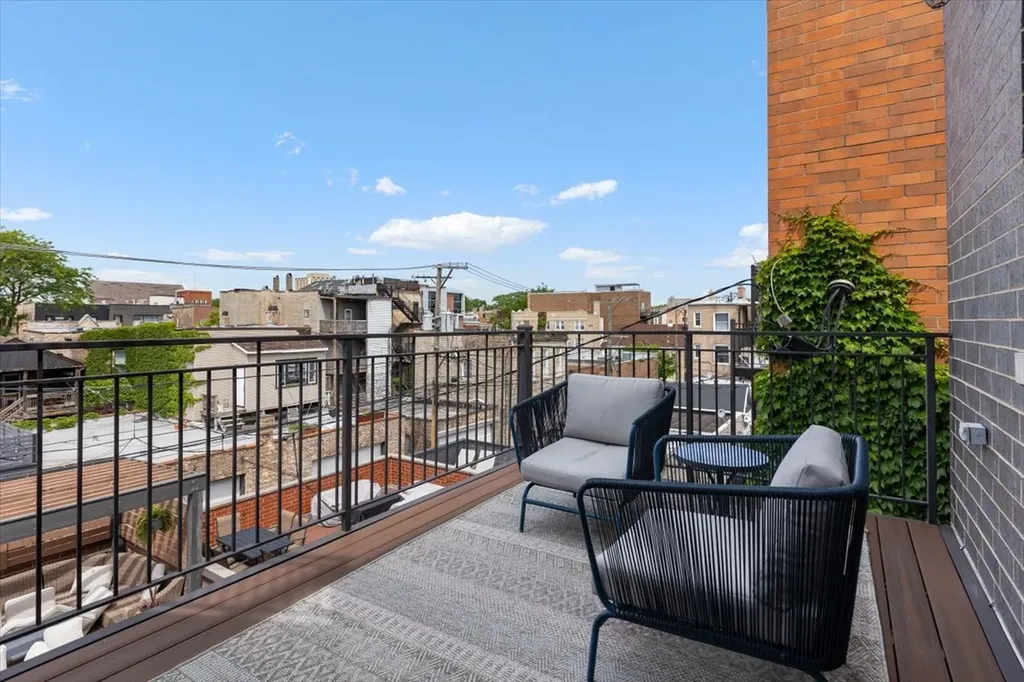 938 North Winchester Avenue Chicago IL 60622