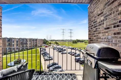 725 West Huntington Commons Road Mount Prospect IL 60056