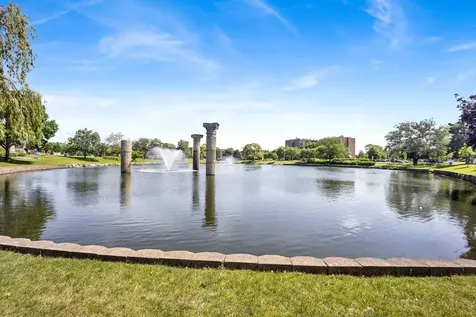 725 West Huntington Commons Road Mount Prospect IL 60056