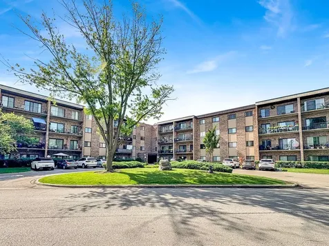 725 West Huntington Commons Road Mount Prospect IL 60056