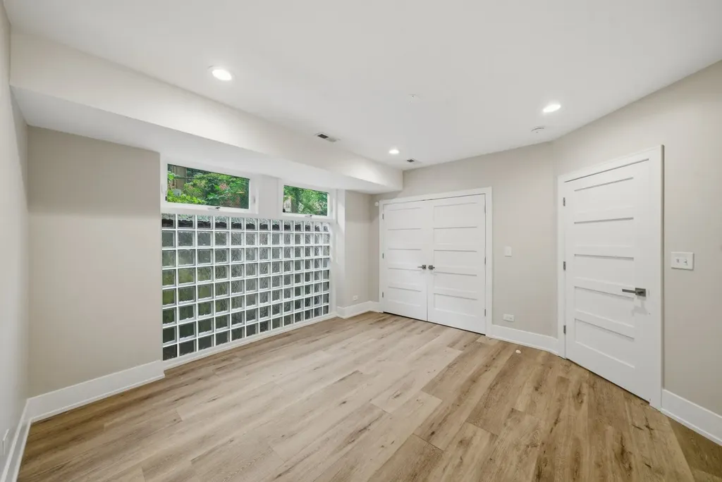 308 West Evergreen Avenue Chicago IL 60610