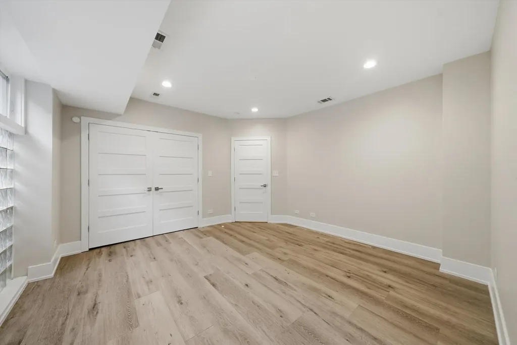 308 West Evergreen Avenue Chicago IL 60610