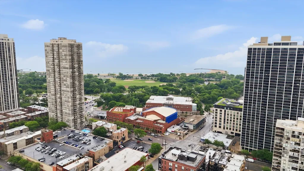308 West Evergreen Avenue Chicago IL 60610