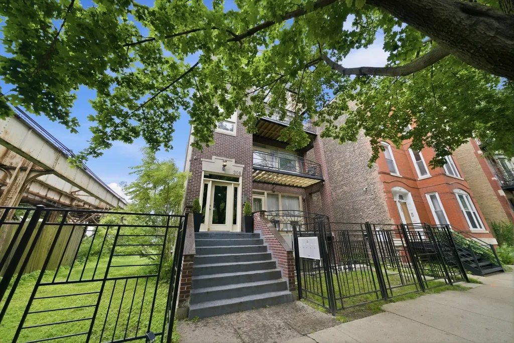 308 West Evergreen Avenue Chicago IL 60610