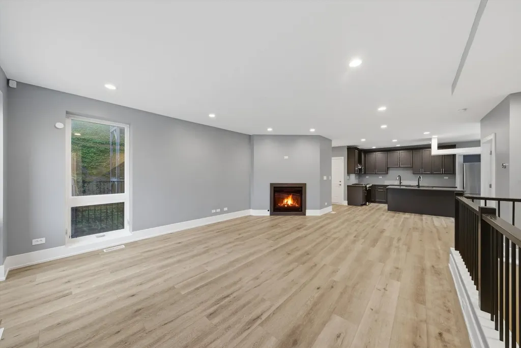 308 West Evergreen Avenue Chicago IL 60610