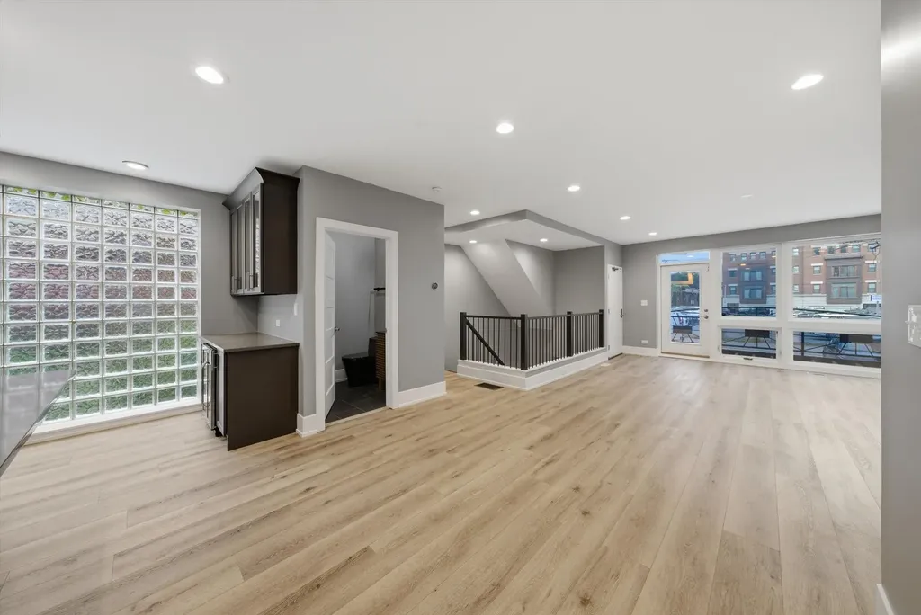 308 West Evergreen Avenue Chicago IL 60610