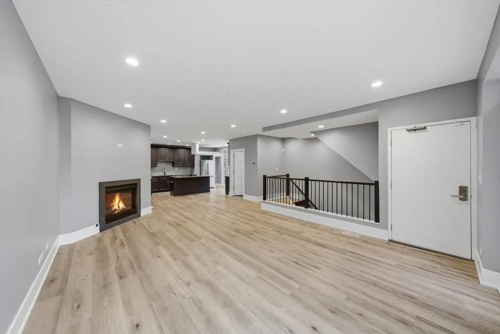 308 West Evergreen Avenue Chicago IL 60610