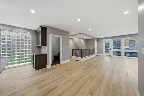 308 West Evergreen Avenue Chicago IL 60610