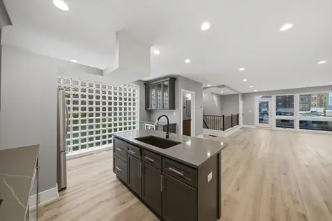 308 West Evergreen Avenue Chicago IL 60610