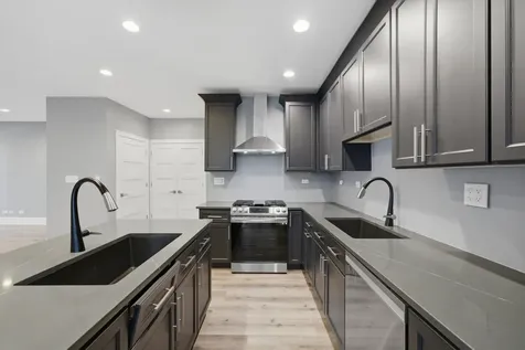 308 West Evergreen Avenue Chicago IL 60610