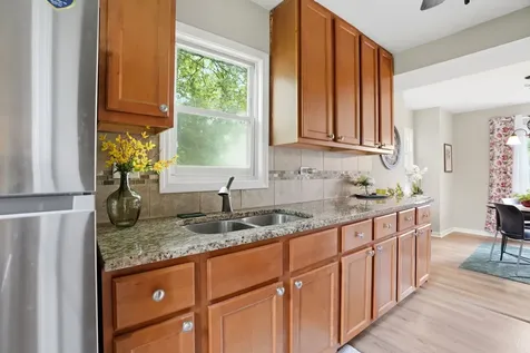 15021 Perry Avenue South Holland IL 60473