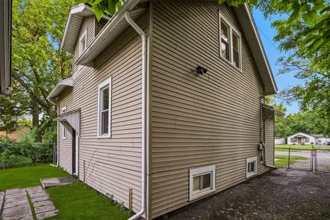15021 Perry Avenue South Holland IL 60473