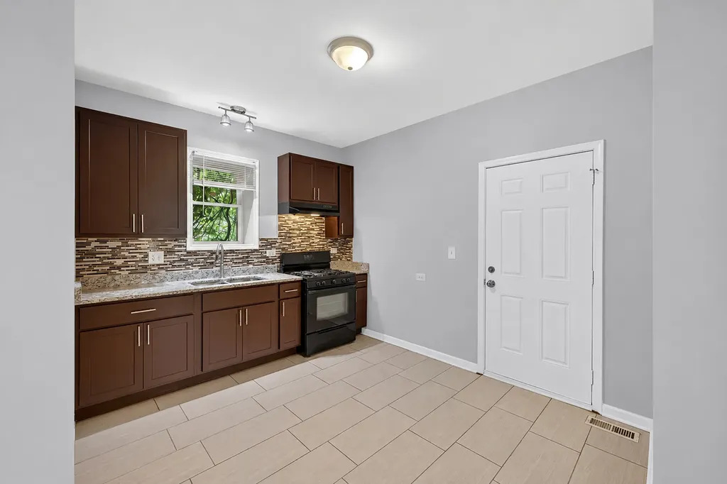 7406 South Crandon Avenue Chicago IL 60649