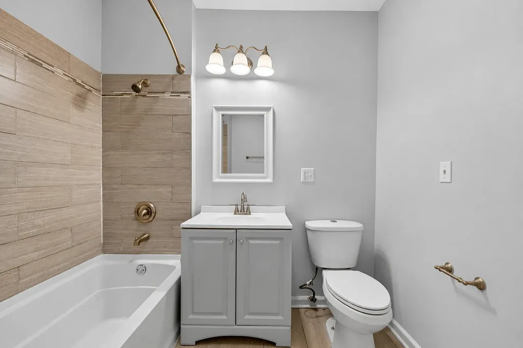 7406 South Crandon Avenue Chicago IL 60649