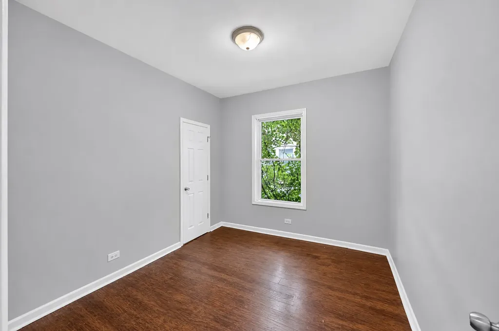 7406 South Crandon Avenue Chicago IL 60649