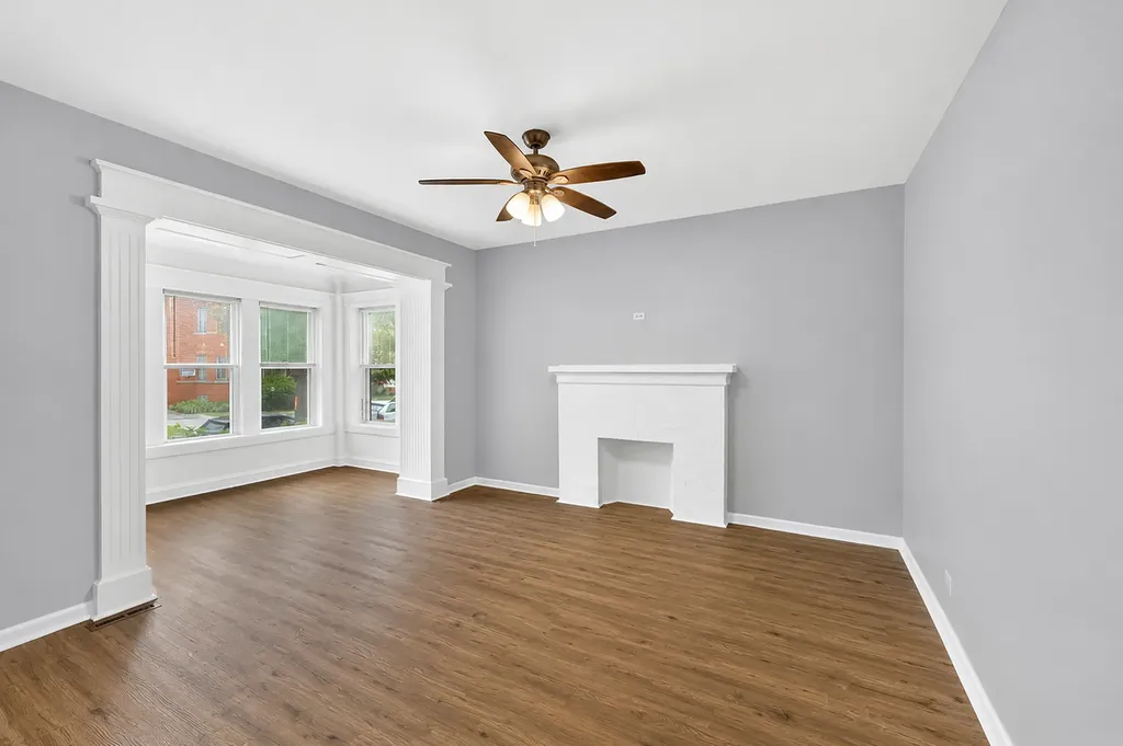 7406 South Crandon Avenue Chicago IL 60649