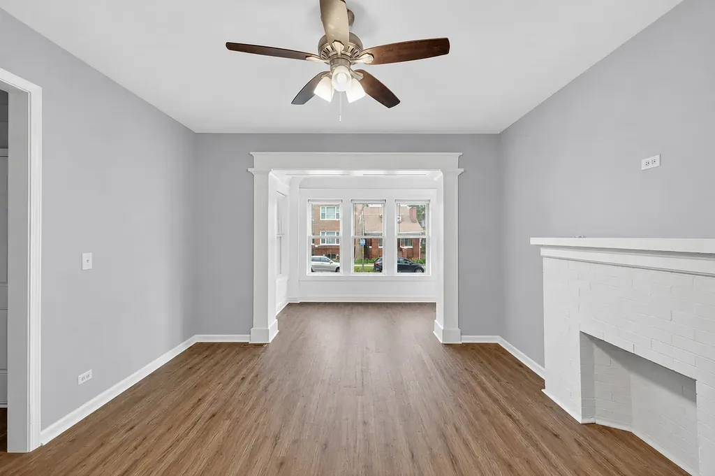 7406 South Crandon Avenue Chicago IL 60649