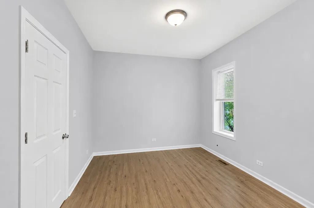 7406 South Crandon Avenue Chicago IL 60649