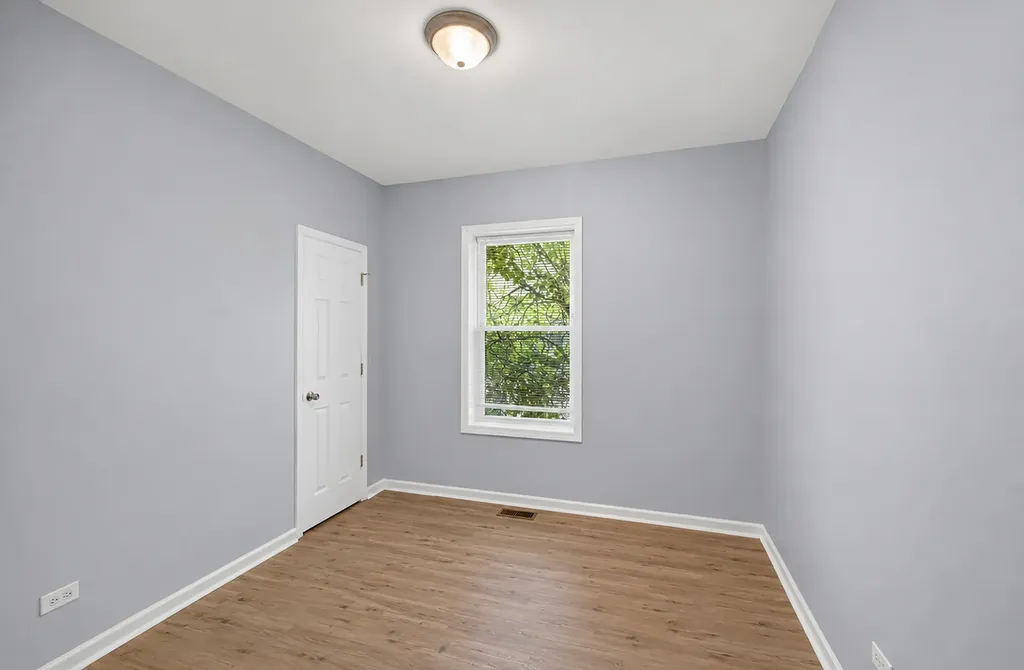 7406 South Crandon Avenue Chicago IL 60649