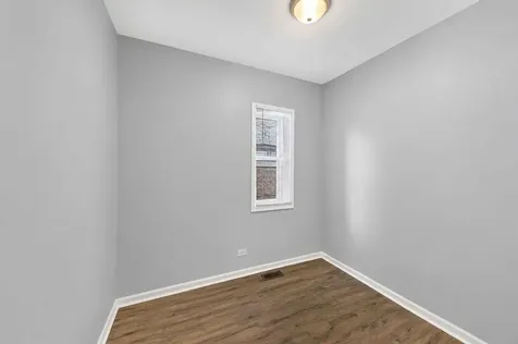 7406 South Crandon Avenue Chicago IL 60649