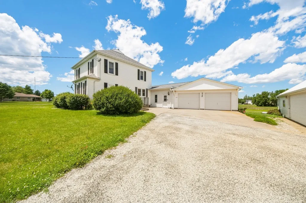 324 West First Street Minonk IL 61760
